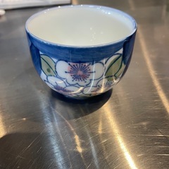 【引き取り限定】中古品　有田焼　波佐見焼　湯呑み　4個セット　ダミミツ葉花　茶器 の画像