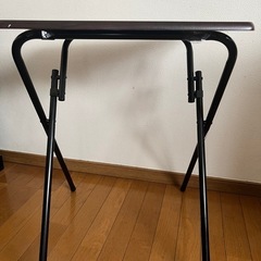 折りたたみテーブルの画像