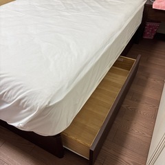 セミダブルベッドフレームの画像