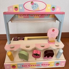 木製アイスクリーム屋さんの画像