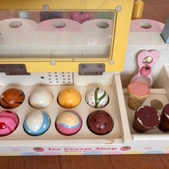 木製アイスクリーム屋さんの画像