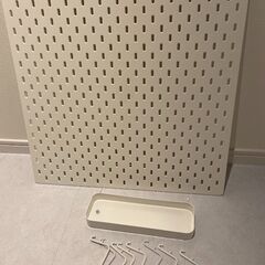 【8/20までお譲り希望】IKEA　有孔ボード　フック付きの画像