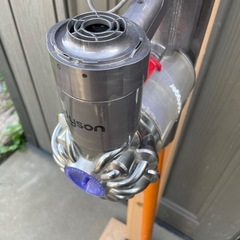 ダイソン(ジャンク)&掃除機スタンド&充電器2個の画像