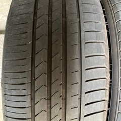 中古タイヤ　2本　WINRUN 245/40R21 2024年製の画像