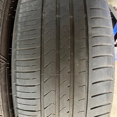 中古タイヤ　2本　WINRUN 245/40R21 2024年製の画像