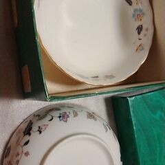 金縁花柄中皿4セット　箱付き　桂由美の画像