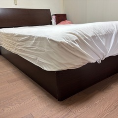 セミダブルベッドフレームの画像