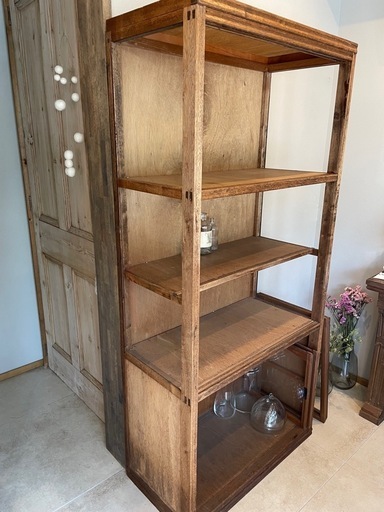 CASICA 木製棚ガラス扉付き