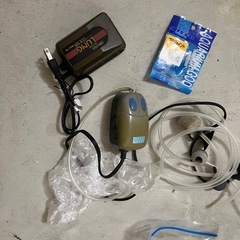 乾電池式と通常の小さめモーター２つ　エアーポンプの画像