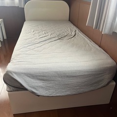 ベッドの画像