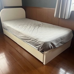 ベッドの画像