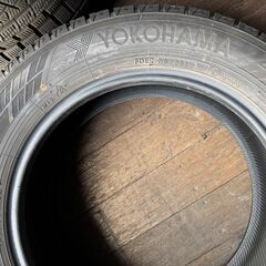 JMS０６７　🌟タイヤ安く譲ります🌟中古スタッドレスタイヤ🚗２１５/６０R１７の画像