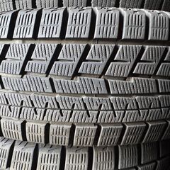 JMS０６７　🌟タイヤ安く譲ります🌟中古スタッドレスタイヤ🚗２１５/６０R１７の画像