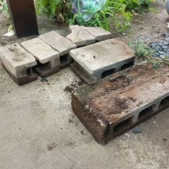 コンクリートブロック差し上げ
ます！の画像