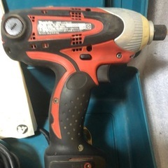 マキタ 100V インパクトドライバー 6955SPKR 、ケース付の画像