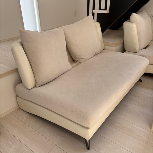 【お値引き可能‼️】アイボリー３人掛けソファー