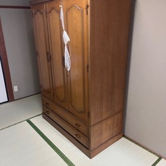 【無料】洋服タンス 桐風 三扉タイプ 引き取り限定の画像