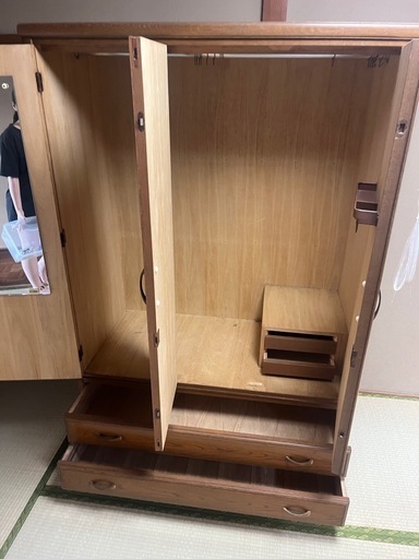 無料】洋服タンス 桐風 三扉タイプ 引き取り限定 (サビサビ動物