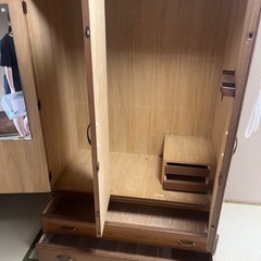 【無料】洋服タンス 桐風 三扉タイプ 引き取り限定の画像