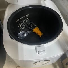 リサイクルショップどりーむ荒田店　No4374 炊飯器　東芝　３合炊き　２０１９年製　の画像