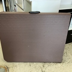 I 2508-519 折りたたみテーブル ラタン調　キズ汚れ有り　1箇所部品無しの画像