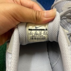ナイキシューズ　スポーツ　灰色　 NIKE  ナイキ　　ランニングシューズ　の画像
