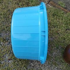 大きい桶　プラスチック製の画像