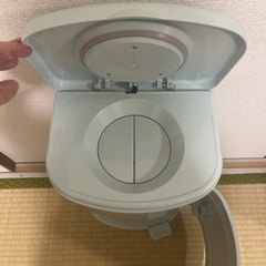 オムツ用ゴミ箱＋取り替えロール4つセット　におわーず　日本育児の画像