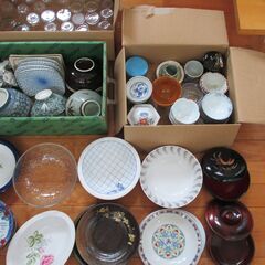 差し上げます　陶器、ガラス、土鍋、プラスチック製重箱ほか食器類様々の画像