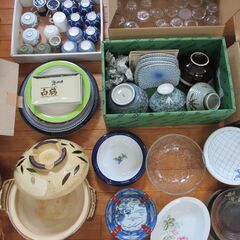 差し上げます　陶器、ガラス、土鍋、プラスチック製重箱ほか食器類様々の画像