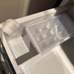 【ほぼ新品】2023年購入　
ハイセンス　Hisense 2ドア　冷凍冷蔵庫 HR-G13C-BR/W　　の画像