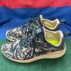 ナイキシューズ　迷彩柄　 スニーカー ナイキ NIKE シューズ　スポーツ　ランニングシューズの画像