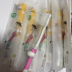 使い捨て子供用歯ブラシ　100本の画像