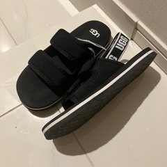 中古 UGG サンダル 黒 24cm相当の画像