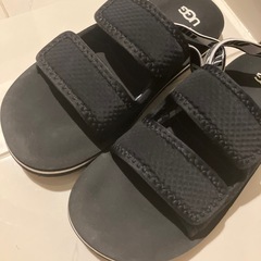 中古 UGG サンダル 黒 24cm相当の画像