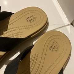 中古 クロックスサンダル 24cm相当の画像