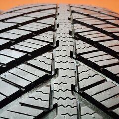 未走行に近い【GY Vector 4Seasons 225/55R17】夏タイヤ オールシーズン【スバル XV 純正ホイール 17インチ 7J5HPCD100+48】　(VTH178)の画像