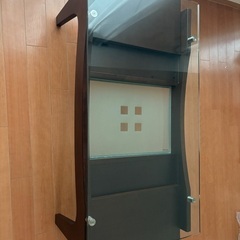 ガラストップのローテーブルの画像