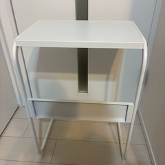 IKEA 
サイドテーブルの画像