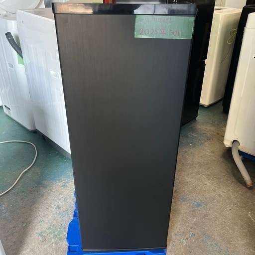 山善 冷凍庫 50L 右開き YF-SU50(B) 2025年製  ブラック  スリム 幅33.5cm 省エネ 静音 家庭用【極美品】