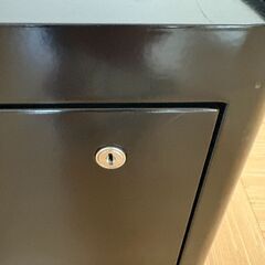 鍵付き　キャスター付き　スチールロッカーの画像