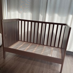 IKEA ベビーベッド　SUNDVIK グレーブラウンの画像
