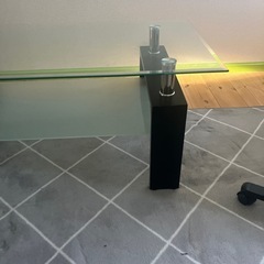 ガラステーブルの画像