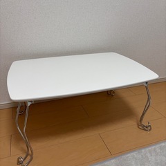 猫足折りたたみテーブルの画像