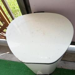 ゴミ箱の画像