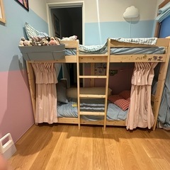 二つに分けられる子供用二段ベッド、マットレス一式　の画像