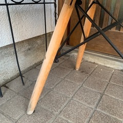 お話し中　中古　椅子　白系の画像