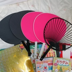 色画用紙　うちわ　ステッカーホログラム　銀紙　金紙　おりがみ　きりがみシール　蛍光ペーパーの画像