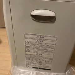 灯油ストーブと灯油タンク18リットルとポンプの画像