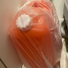 灯油ストーブと灯油タンク18リットルとポンプの画像